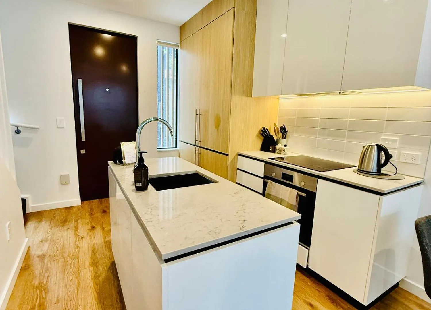 Stylish 2 Bedrooms Townhouse In Central Wellington With A Free Car Park 0*,