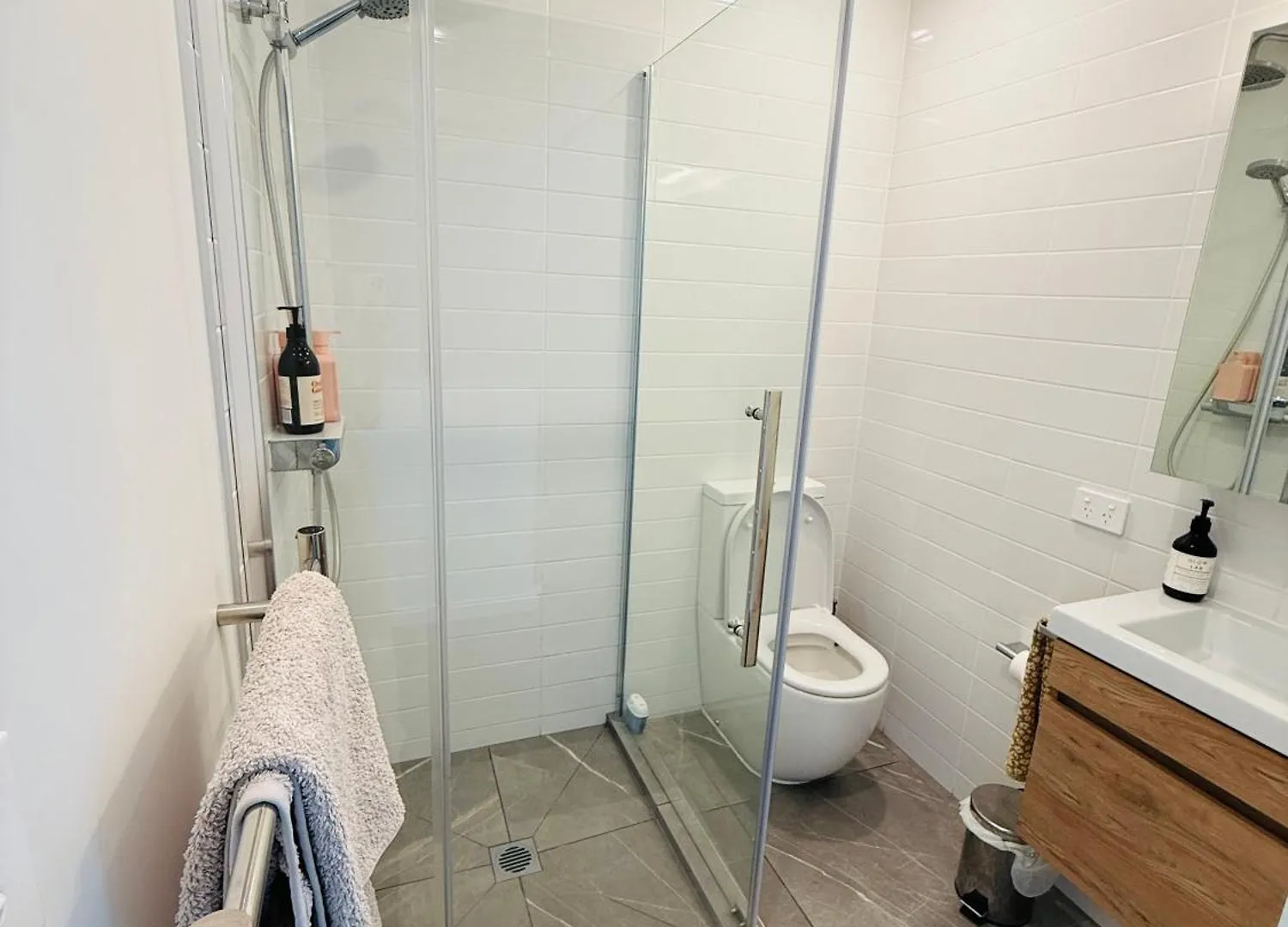 Stylish 2 Bedrooms Townhouse In Central Wellington With A Free Car Park New Zealand