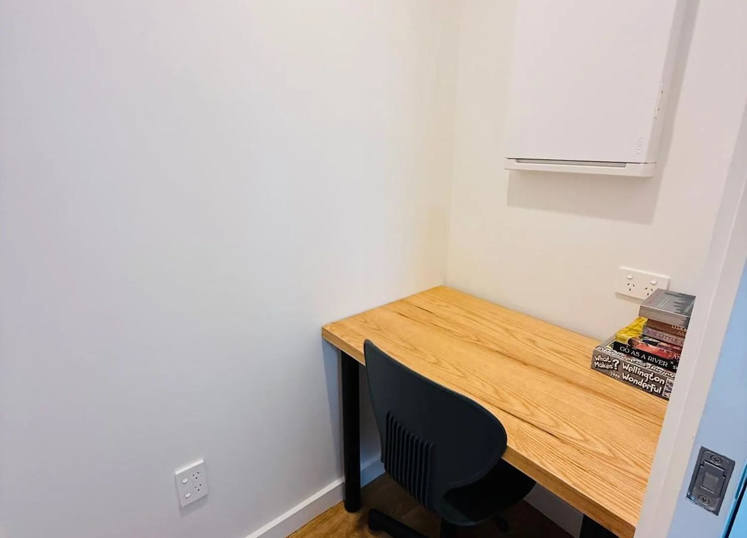 Stylish 2 Bedrooms Townhouse In Central Wellington With A Free Car Park Apartment